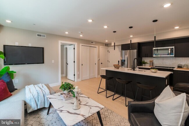 Building Photo - 6604 Ridge Ave