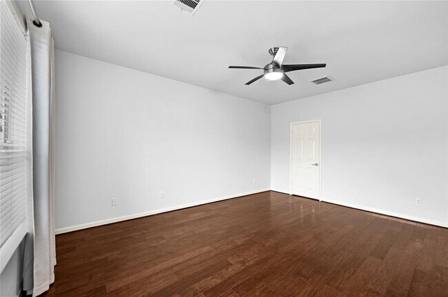 Building Photo - 7531 Oakwood Canyon Dr