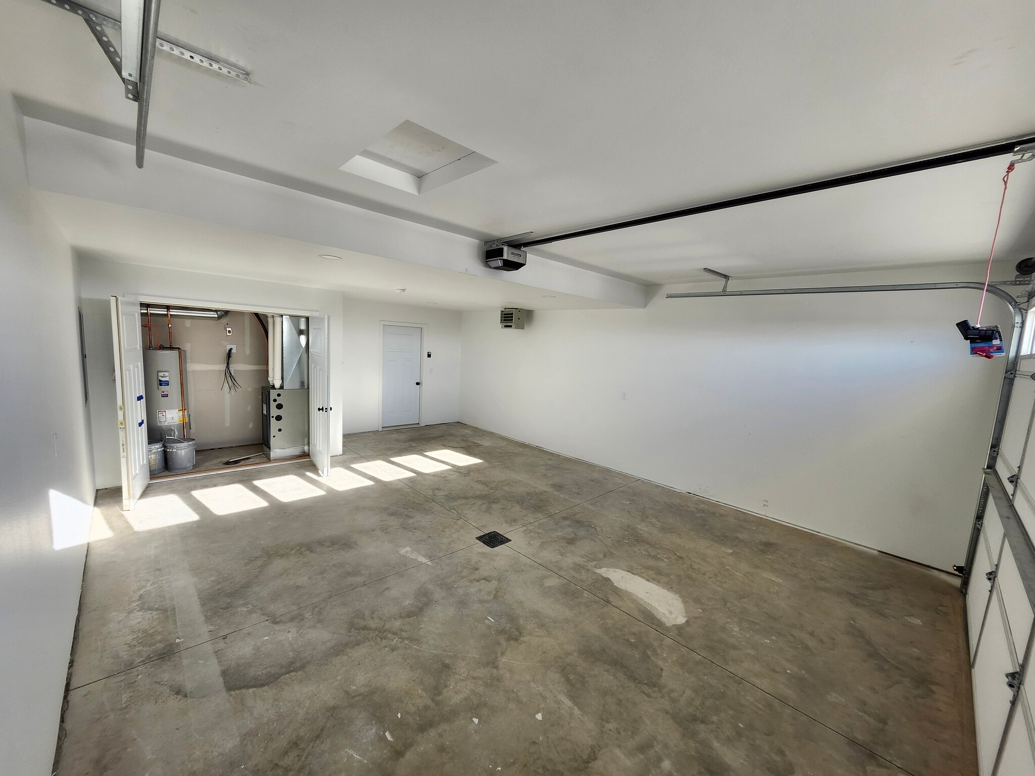 Heated two stall garage - 5318 Welder Ave