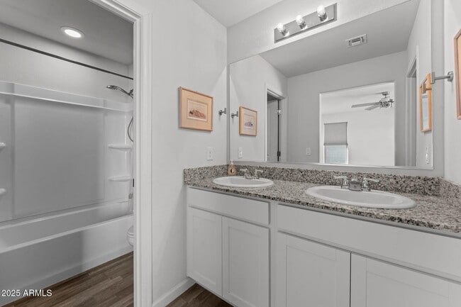 Building Photo - 18 W Monte Cristo Dr