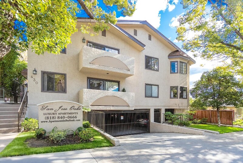 Building Photo - 430 E San Jose Ave