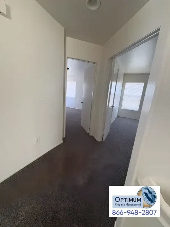 Building Photo - Beautiful 5 Bedroom, 3 Bathroom Two-Story Home with Loft & Spacious Backyard