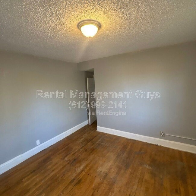 Building Photo - 4216 N Bryant Ave