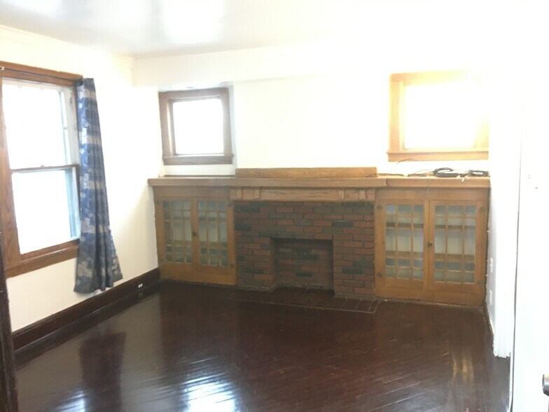 Building Photo - 77 Durand Pl