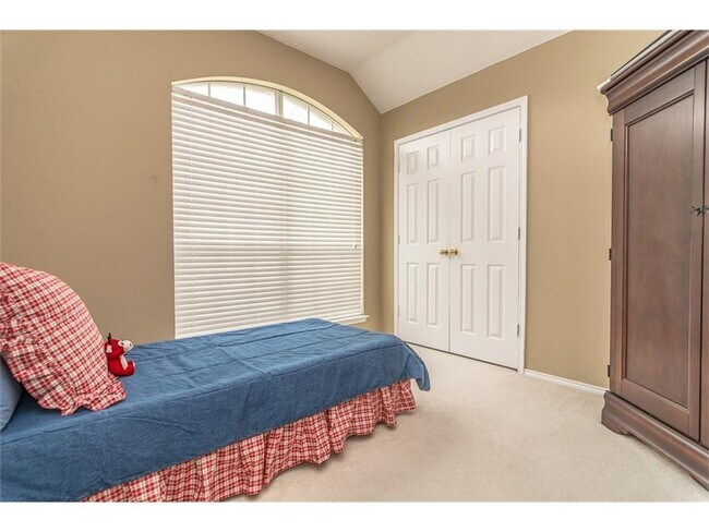 Building Photo - 5708 Bedford Ln