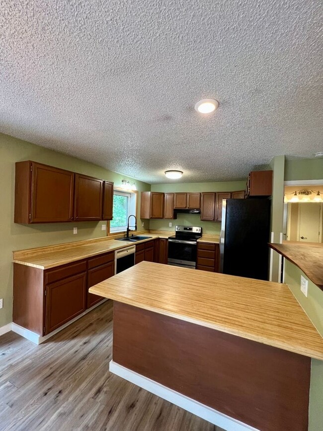 Building Photo - Home for rent in North Pole / 1-Car Garage...