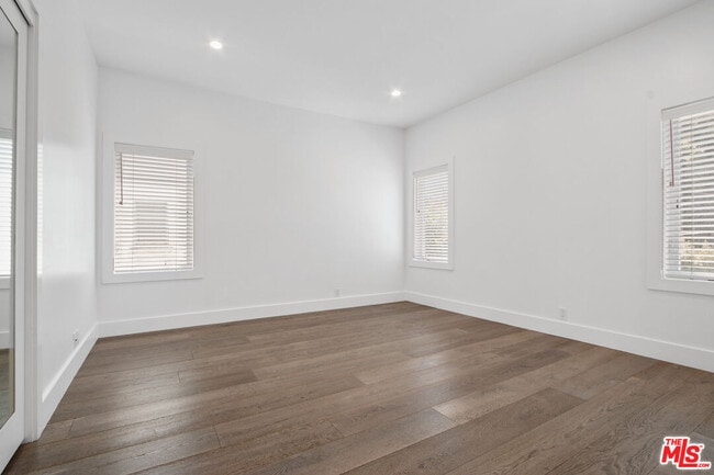 Building Photo - 807 Croft Ave