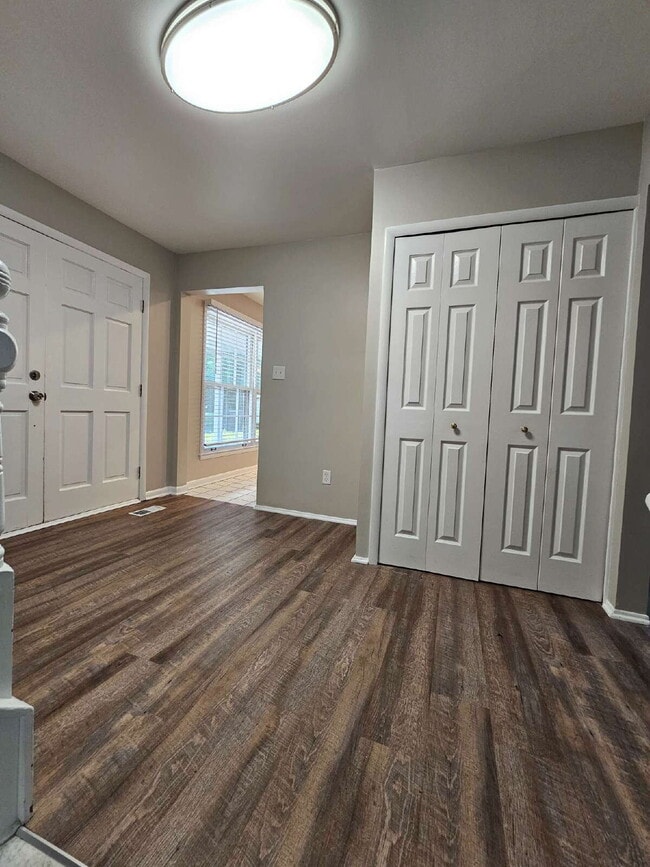 Building Photo - Private 4 Bedroom Home on 0.75 Acres with Great Room Fireplace, Wet Bar & 3-Season Room, 2 Car At...