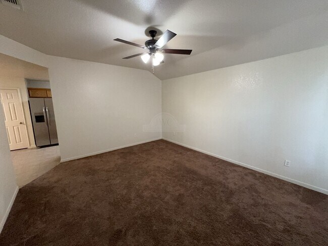 Building Photo - 1405 Cinch Dr