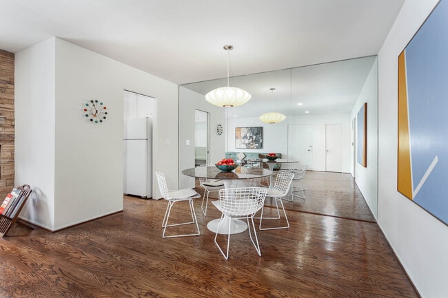 Building Photo - 938 San Vicente Blvd