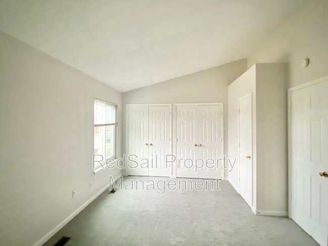 Building Photo - 8 Terri Sue Ct