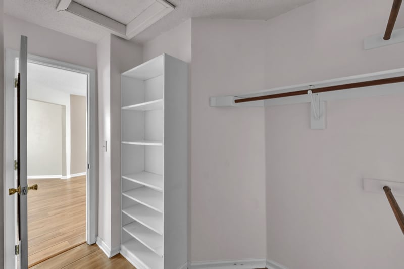 Building Photo - 3136 Sacramento Dr