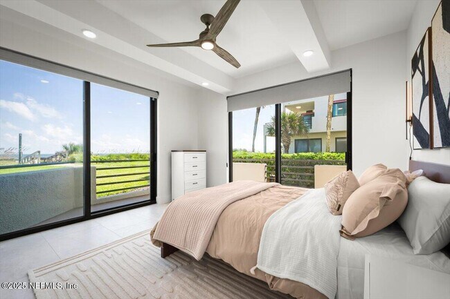 Building Photo - 739 Spinnakers Reach Dr