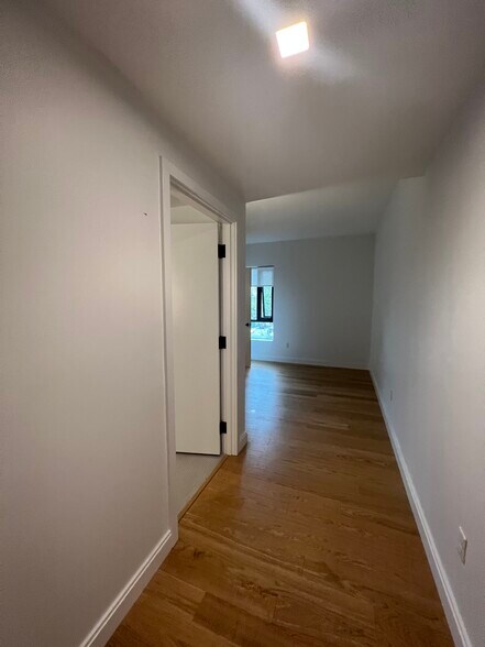 Building Photo - 83 Gardner St