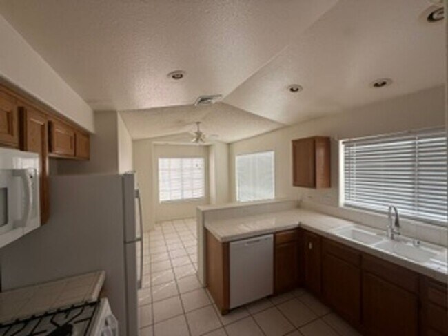 Building Photo - 1720 Navarre Ln