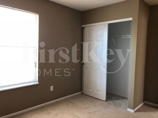 Building Photo - 16727 N Fork Ridge Dr