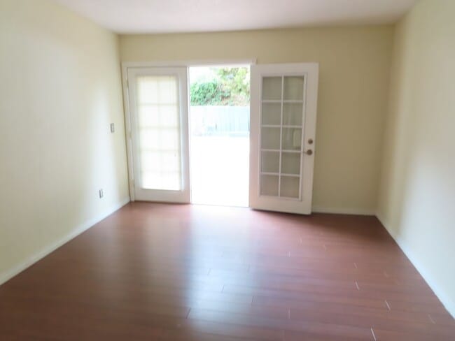 Building Photo - Three Bedroom Townhome with Two-Car Garage