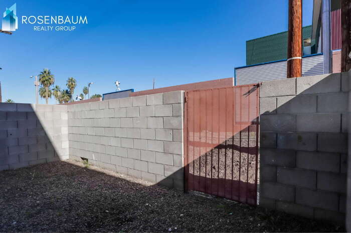 Building Photo - 455 W Kelso St