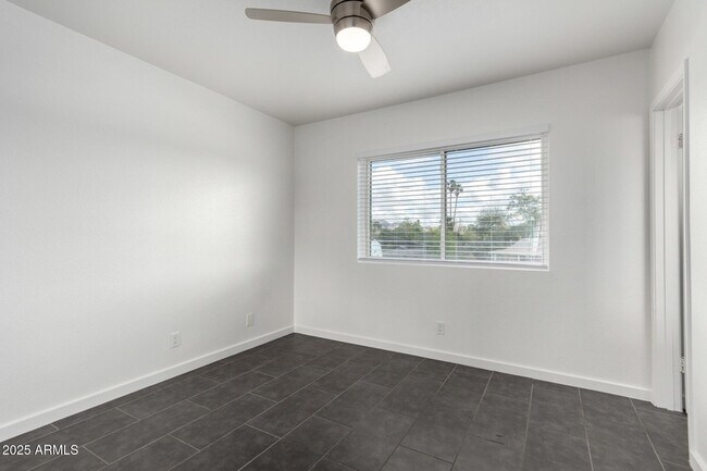 Building Photo - 749 E Montebello Ave