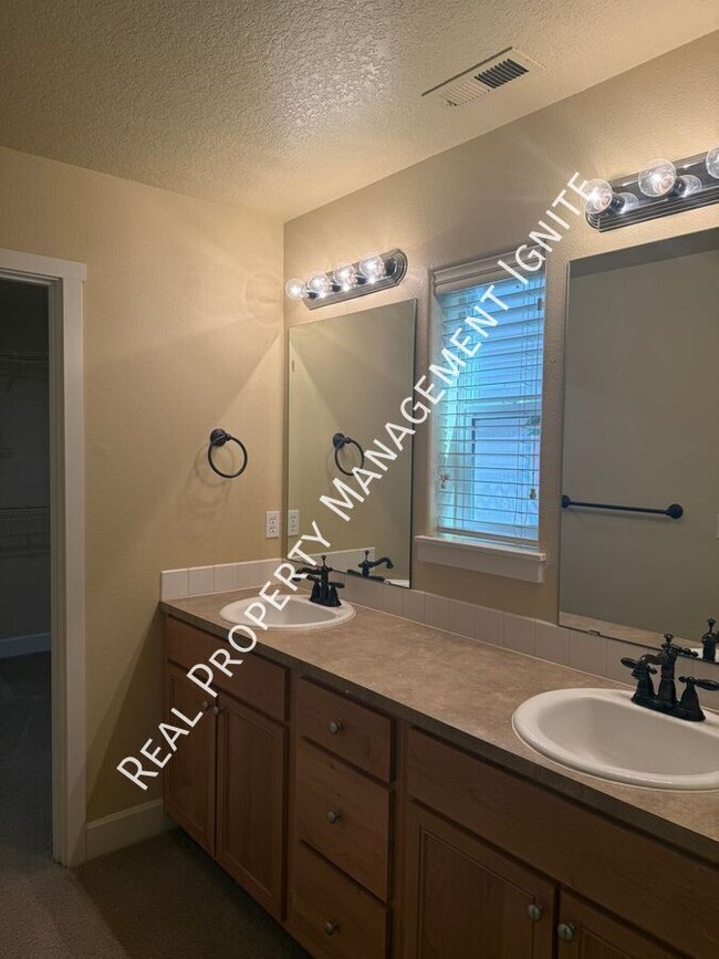 Building Photo - 20633 Couples Ln