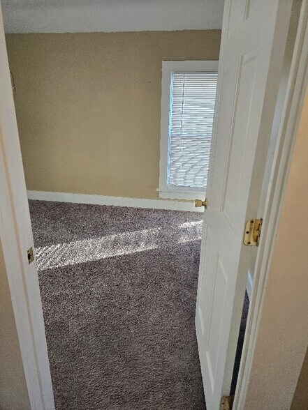 Building Photo - 1325 Oneida St