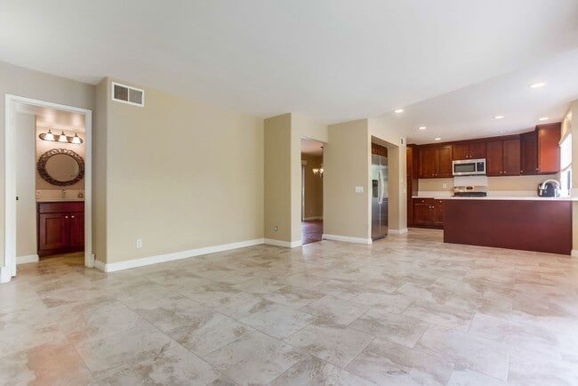 Building Photo - Charming Two Story 3 BR Home Available Mid June!
