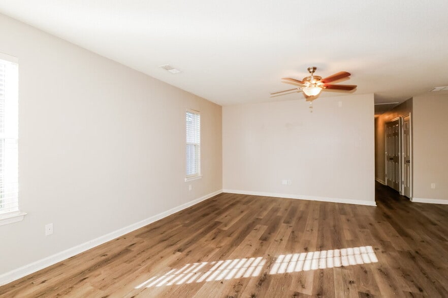 Building Photo - 7296 Green Ash Dr
