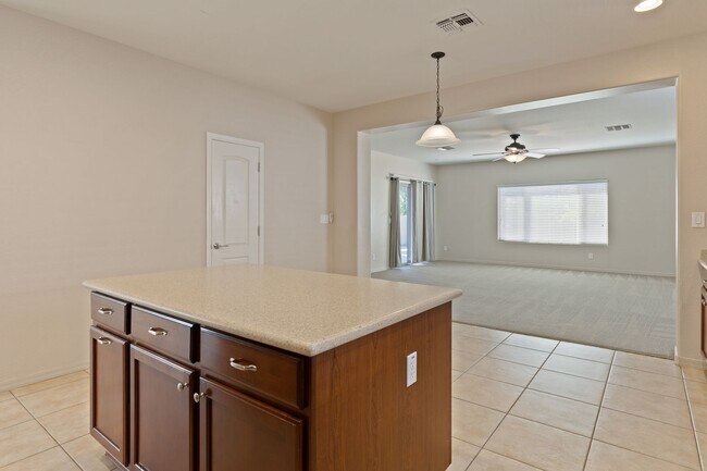 Building Photo - Gorgeous 4 Bedroom Home in Phoenix!