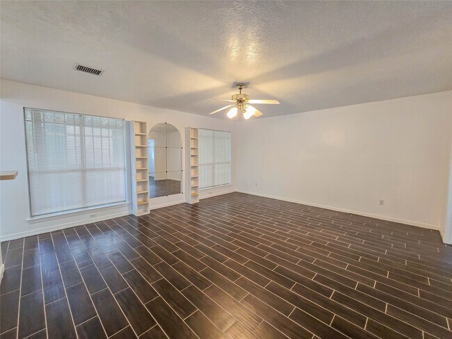 Building Photo - 12010 Essenbruk Dr