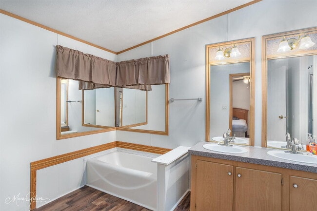 Building Photo - 409 Glen Harbor