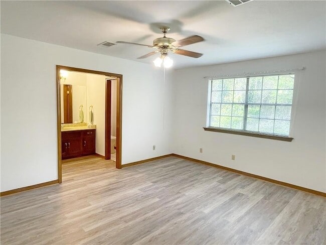 Building Photo - 101 Herwig Bluff Rd