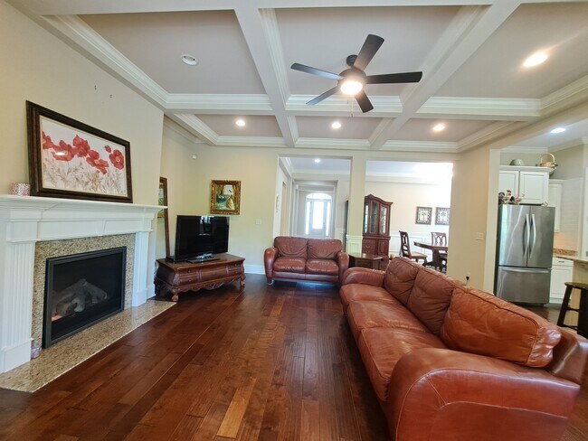 Building Photo - 12170 Inglecrest Ln