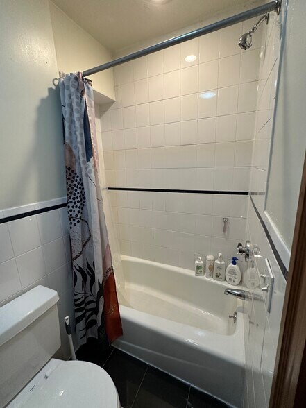 Building Photo - 52 Babcock St