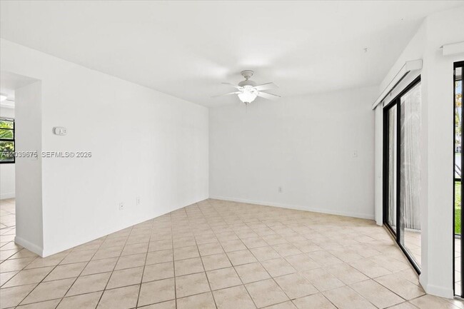 Building Photo - 999 Hamilton Dr