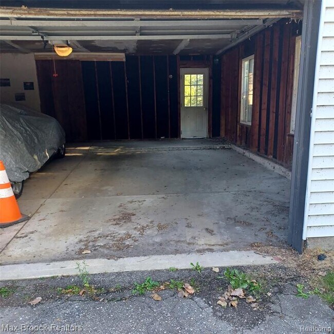 Building Photo - 31045 Pheasant Run St