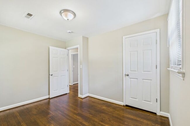 Building Photo - Updated home with New Kitchen, Hardwood Fl...