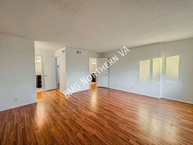 Building Photo - 309 Yoakum Pkwy