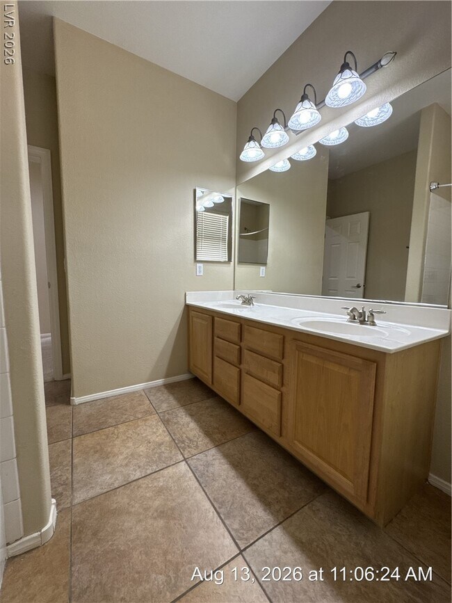Building Photo - 2768 Craigmillar St
