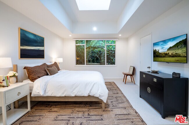 Building Photo - 1121 Loma Vista Dr