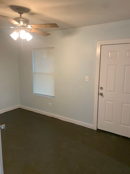 Building Photo - 463 Linares St