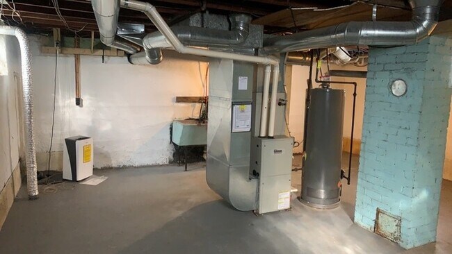 Building Photo - 128.5 Pointview