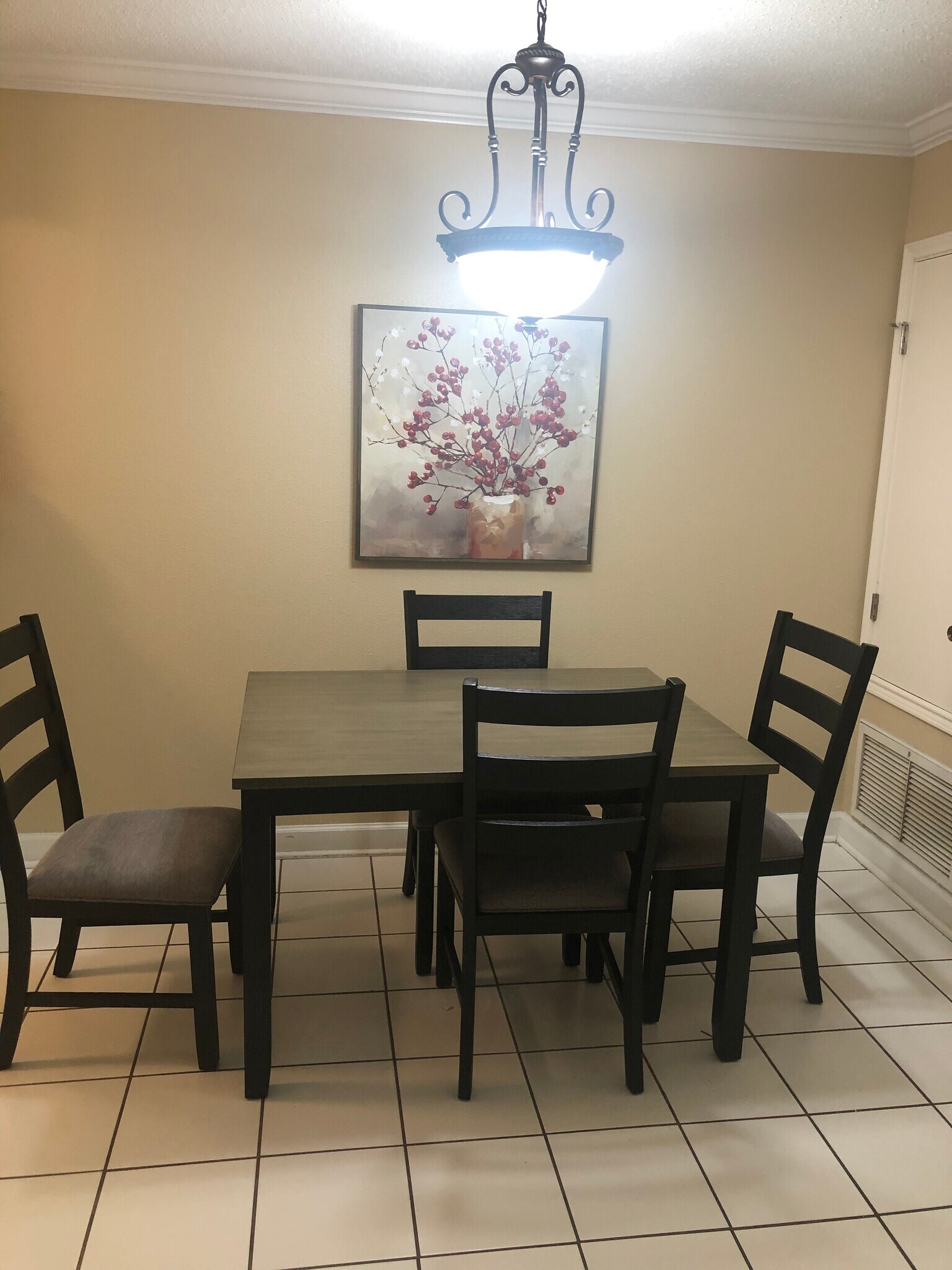 Dine - 734 G Village Drive