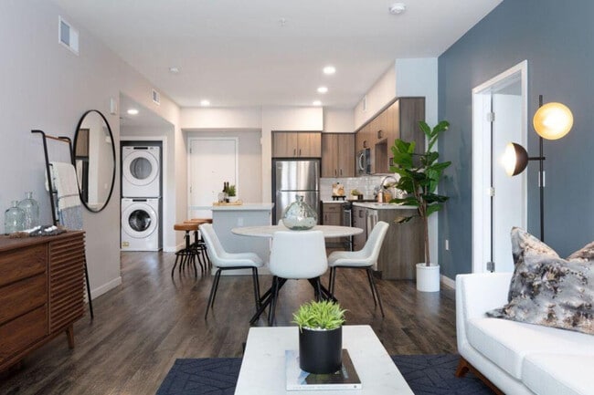 Building Photo - 1008 E El Camino Real