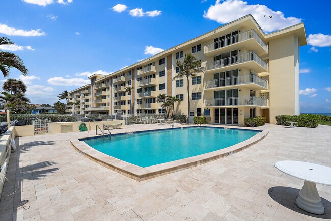 Building Photo - 630 Ocean Dr