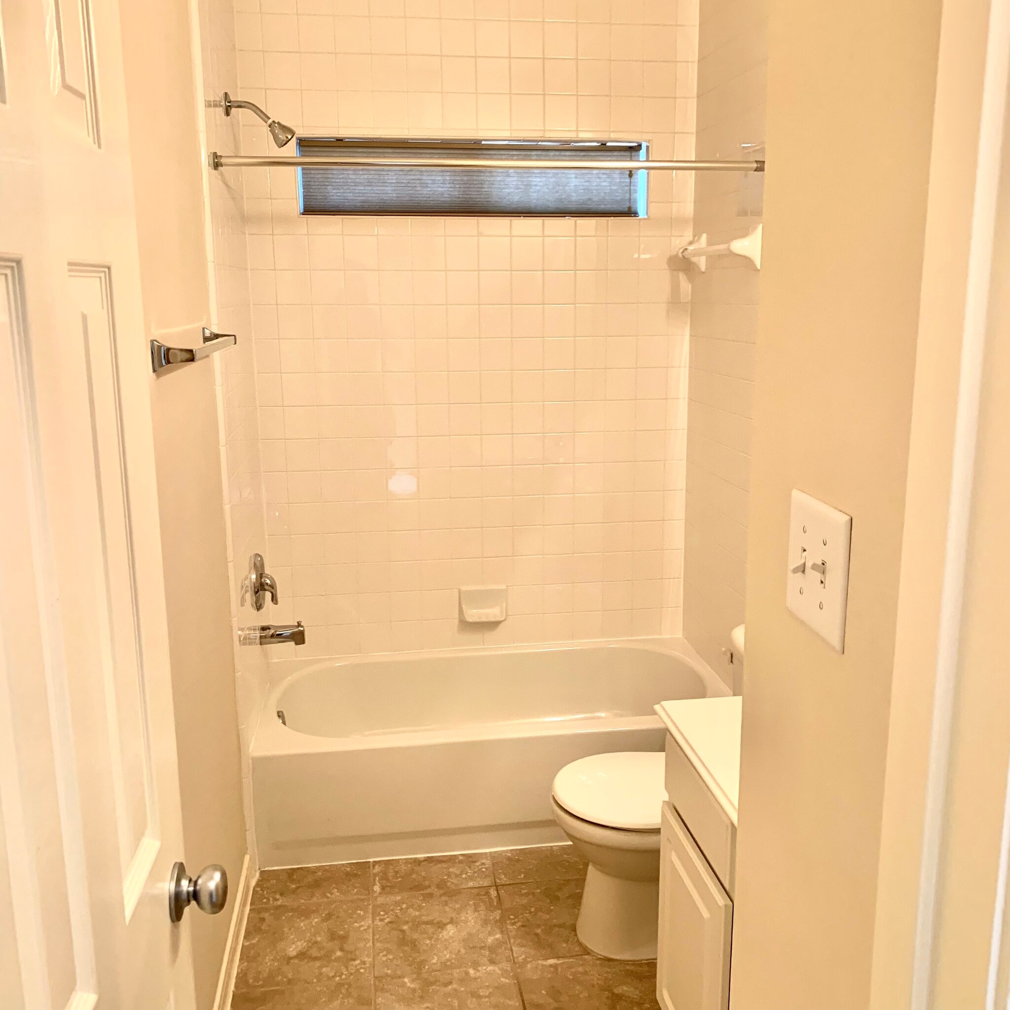 Secondary Bathroom - 8922 Parlin Ridge Dr