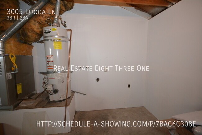Building Photo - 3 bedroom 2 bath with 2 car garage and pri...