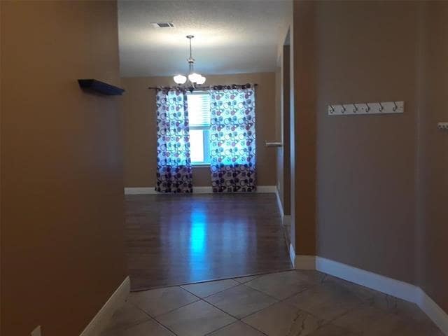 Building Photo - 2428 Collier Dr