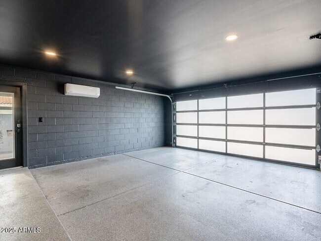 Building Photo - 4748 E Redfield Rd