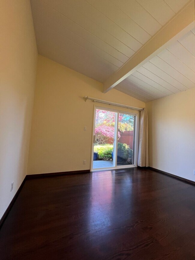 Building Photo - Charming 2BR/2BA Home Just Minutes from the Beach – Fully Landscaped, Spacious & Private
