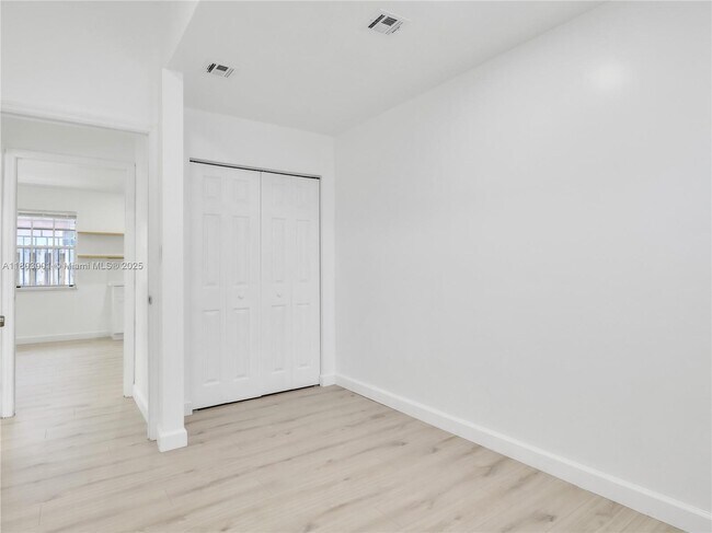 Building Photo - 7172 SW 22nd St